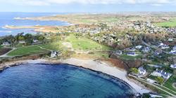 LANDUNVEZ : Proche du port d'Argenton, magnifique propriété avec accès direct à la plage de Gwen Trez