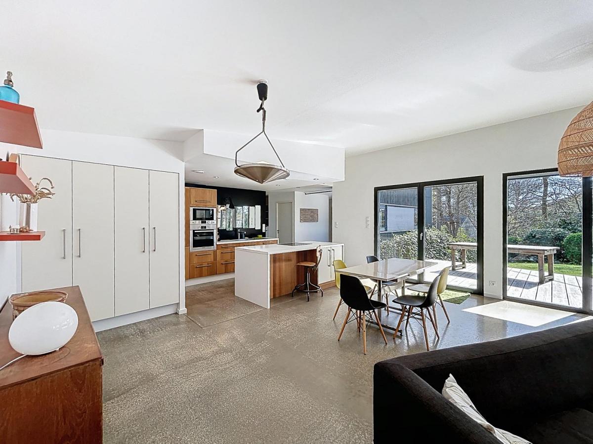 BREST RESTIC : Maison contemporaines aux tendances passives dans un environnement verdoyant