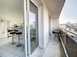 BEL APPARTEMENT T4 AVEC TRIPLE EXPOSITION ET GRAND BALCON
