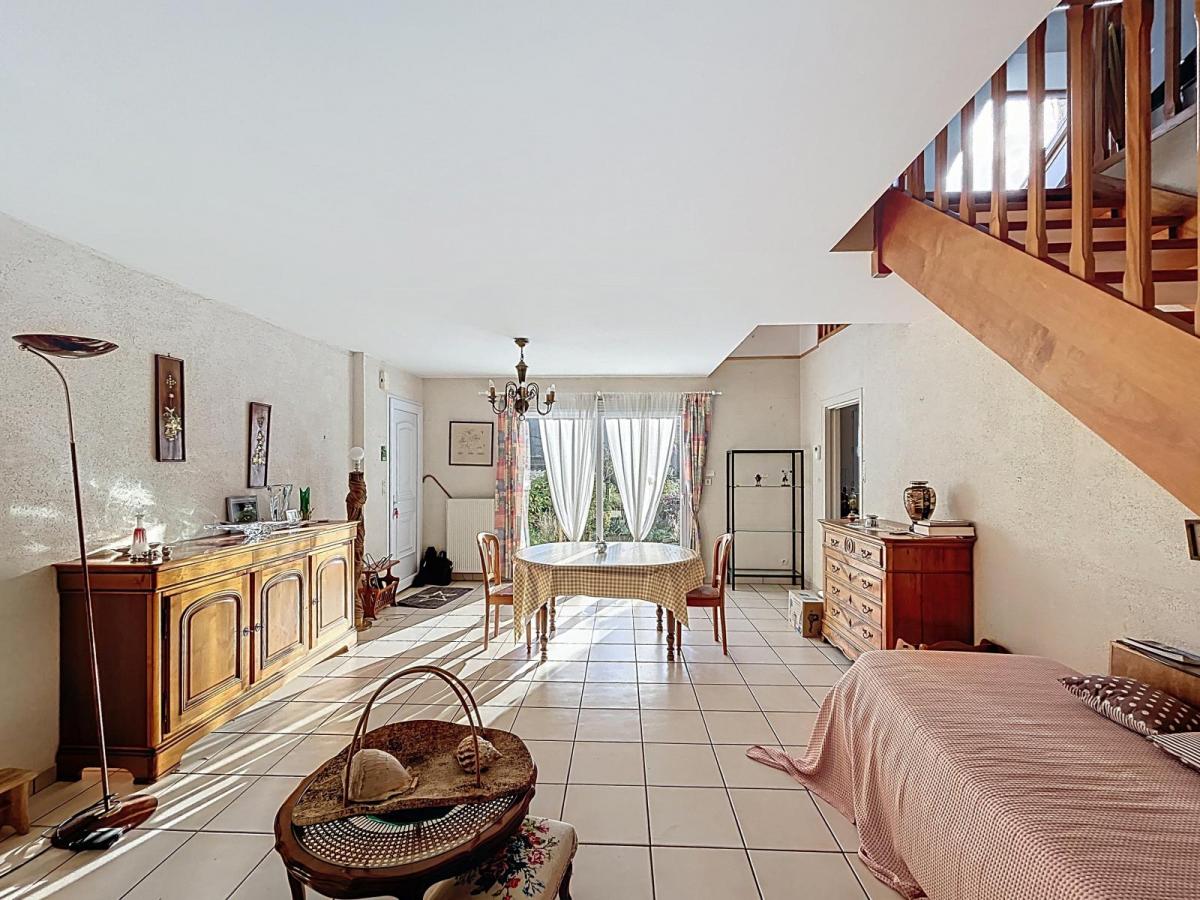 BREST QUATRE MOULINS : Jolie maison contemporaine de 94m2 avec double garage à rénover