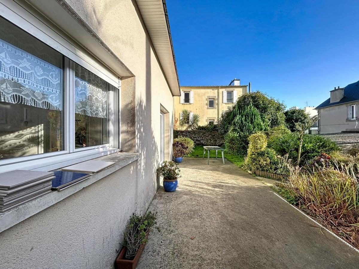 BREST QUATRE MOULINS : Jolie maison contemporaine de 94m2 avec double garage à rénover