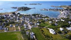 LANDUNVEZ : Propriété de prestige T11 DE 324 m² Habitable à 150 du rivage sur un parc de 4983 m²