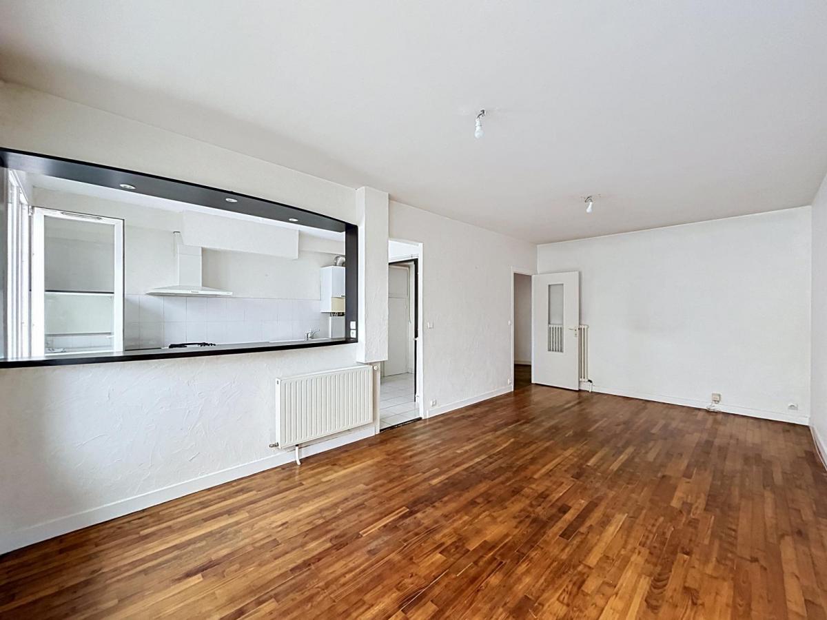BREST HYPER CENTRE : Appartement lumineux de 100m2 dans un immeuble d'angle