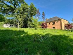 LA FOREST-LANDERNEAU: Ravissante propriété au bord de l’eau sur 1900 m² avec T2 indépendant – VENTE EN VIAGER