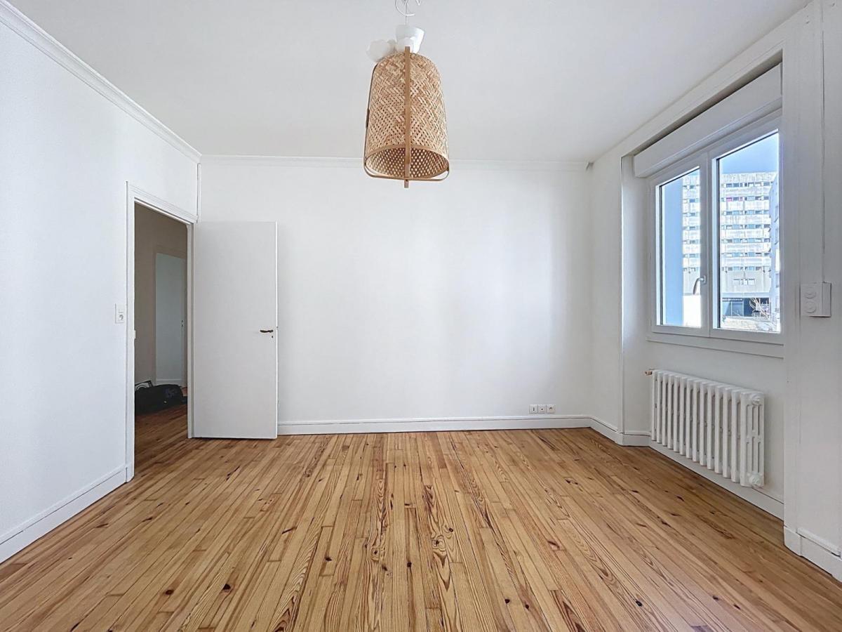 HYPER CENTRE BREST : À LOUER AGRÉABLE APPARTEMENT T3 DE 92,5 M²