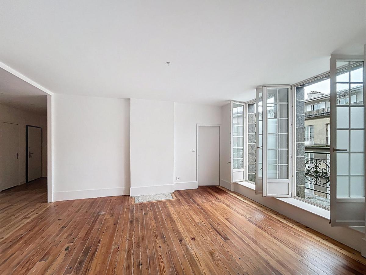 BREST HYPER CENTRE : Charmant appartement T5 de 105m2 dans un immeuble bourgeois
