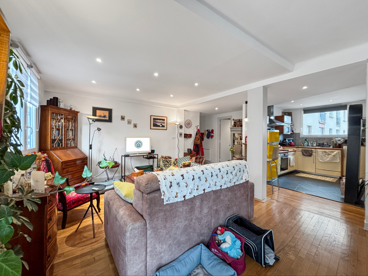 BREST HYPER CENTRE : CHARMANT APPARTEMENT T4 DE 84 m² AVEC PARKING DE COPROPRIÉTÉ