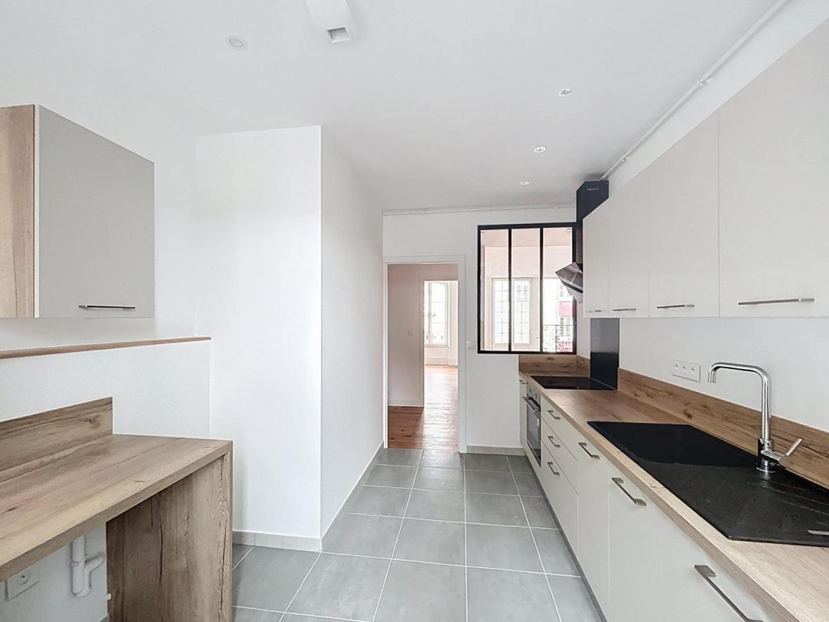 BREST HYPER CENTRE : Charmant appartement T5 de 105m2 dans un immeuble bourgeois