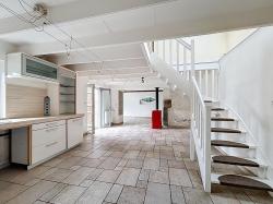 LANDÉDA : proche mer, jolie maison en pierres atypique