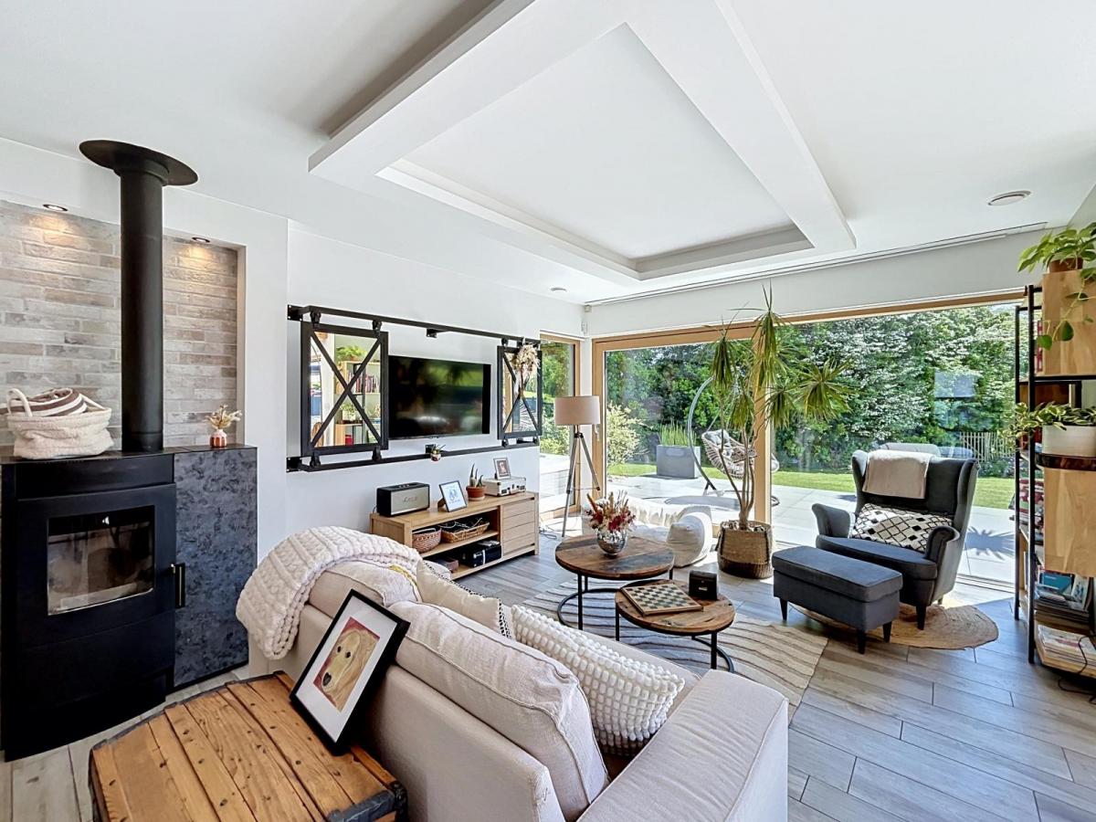 GUILERS : Maison aux lignes contemporaines de 2018 à tendance passive