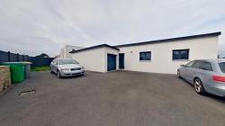 Maison récente T5 de 2020 tout de plain-pied avec garage et jardin.
