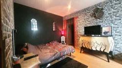 LESNEVEN :APPARTEMENT T3 AVEC UN LOCAL COMMERCIAL POUR UNE SUPERFICIE TOTAL 159 M² EN PLEIN CENTRE DE LESNEVEN