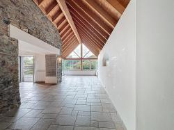 LANDÉDA : proche mer, jolie maison en pierres atypique