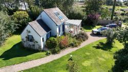 PORSPODER : Propriété de standing T8 récente ossature bois avec double garage proche du rivage sur un grand parc de 2880 m2