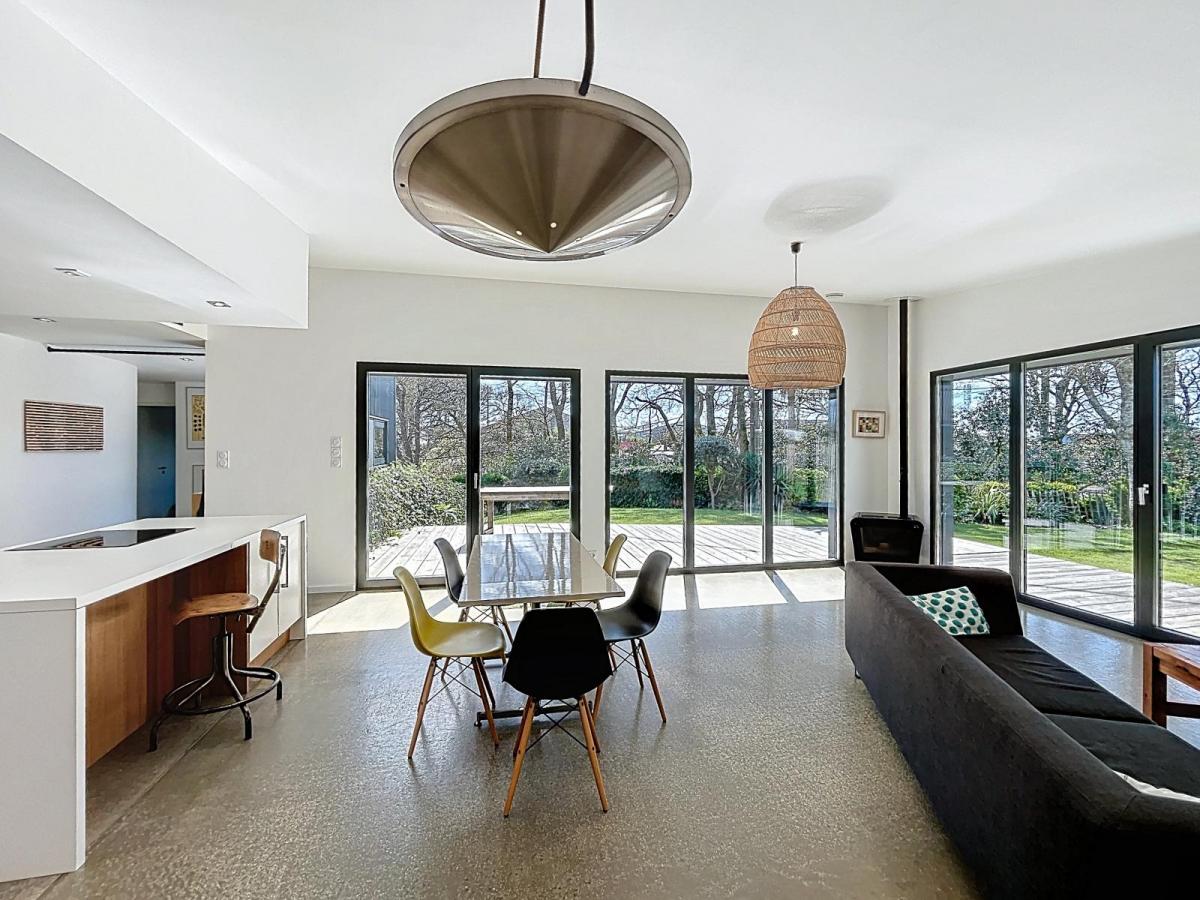 BREST RESTIC : Maison contemporaines aux tendances passives dans un environnement verdoyant