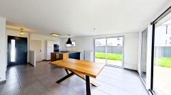 Maison récente T5 de 2020 tout de plain-pied avec garage et jardin.