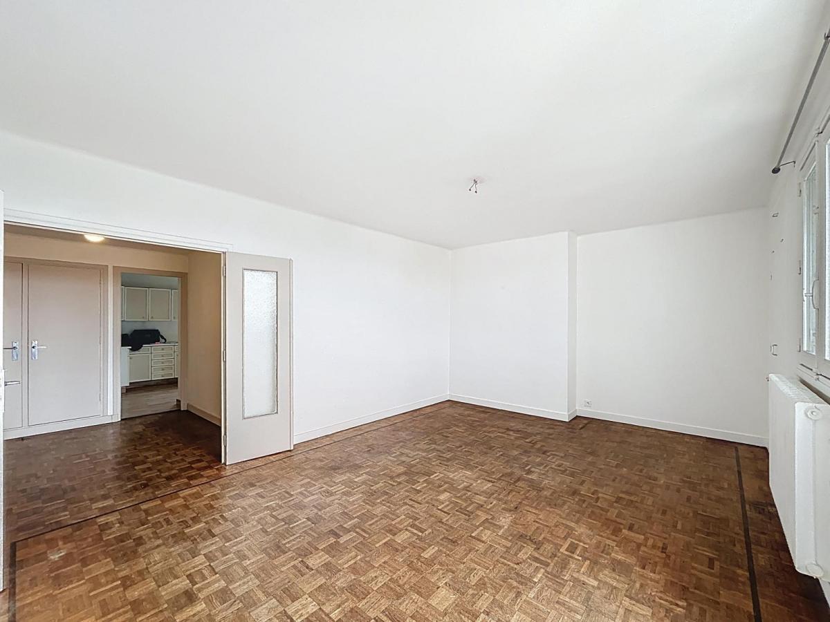 BREST KERICHEN : Bel appartement T5 de 98m2 au dernier étage avec parking privé