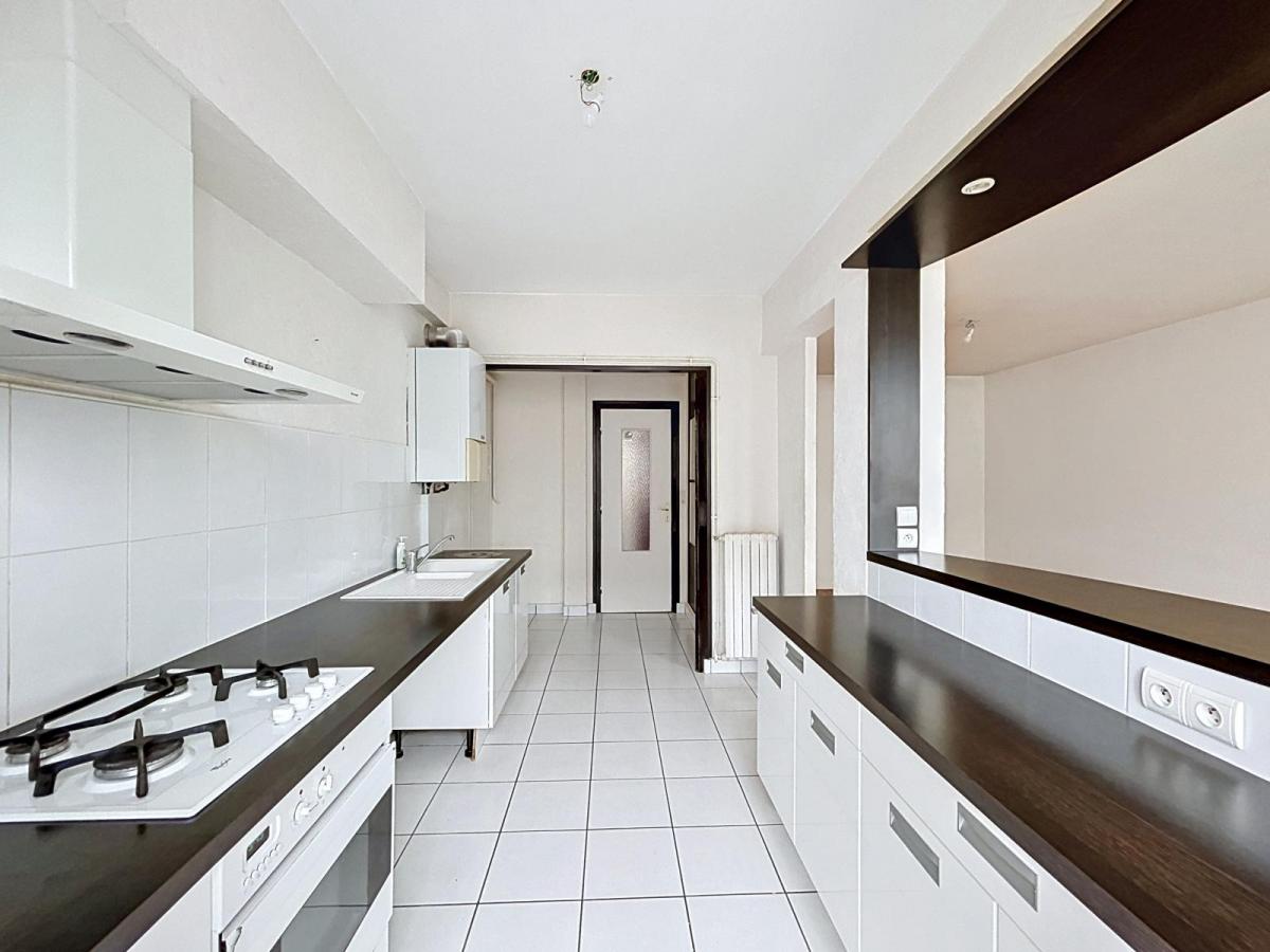 BREST HYPER CENTRE : Appartement lumineux de 100m2 dans un immeuble d'angle