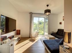 GUILERS : propriété avec maison 7 pièces et grand terrain au calme