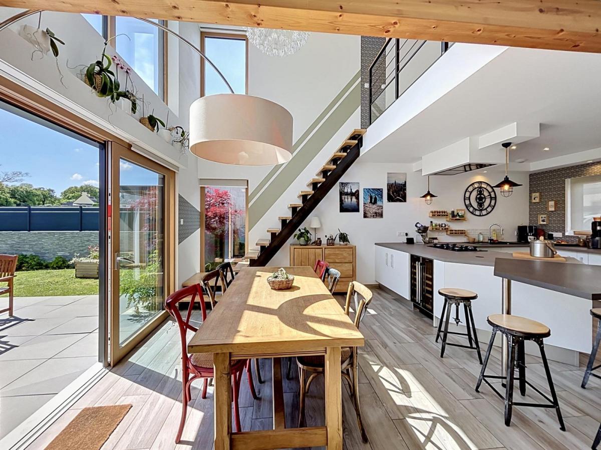 GUILERS : Maison aux lignes contemporaines de 2018 à tendance passive