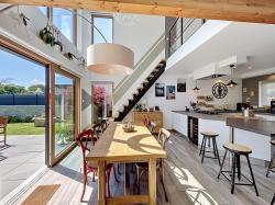 GUILERS : Maison aux lignes contemporaines de 2018 à tendance passive