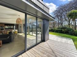 BREST RESTIC : Maison contemporaines aux tendances passives dans un environnement verdoyant