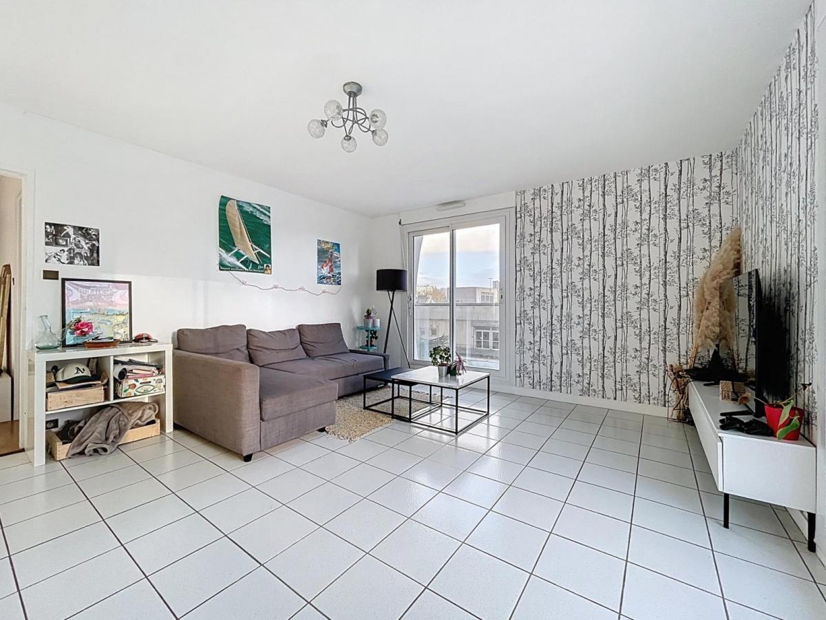 BEL APPARTEMENT T4 AVEC TRIPLE EXPOSITION ET GRAND BALCON