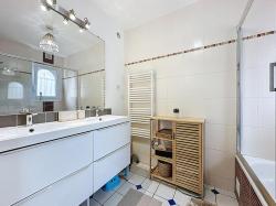 BREST : charmante maison non mitoyenne avec garage sous-sol, pergola et jardin clos