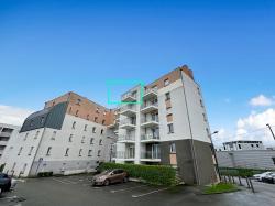  BREST : au dernier étage, beau studio 32,5m² avec balcon et parking privatif dans une résidence récente