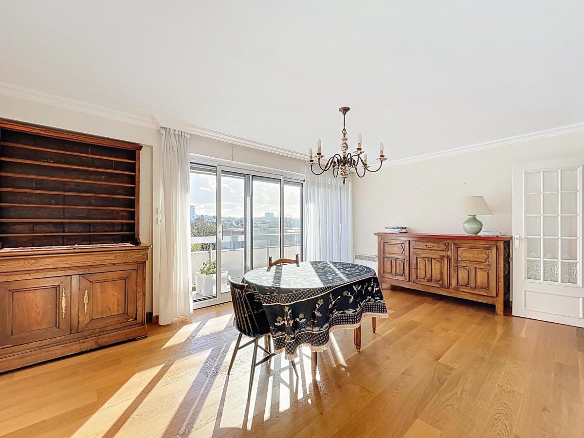 BREST : CHARMANT APPARTEMENT T5 AVEC BALCON EN IMPASSE