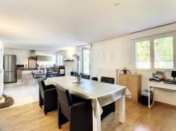 GUILERS : propriété avec maison 7 pièces et grand terrain au calme