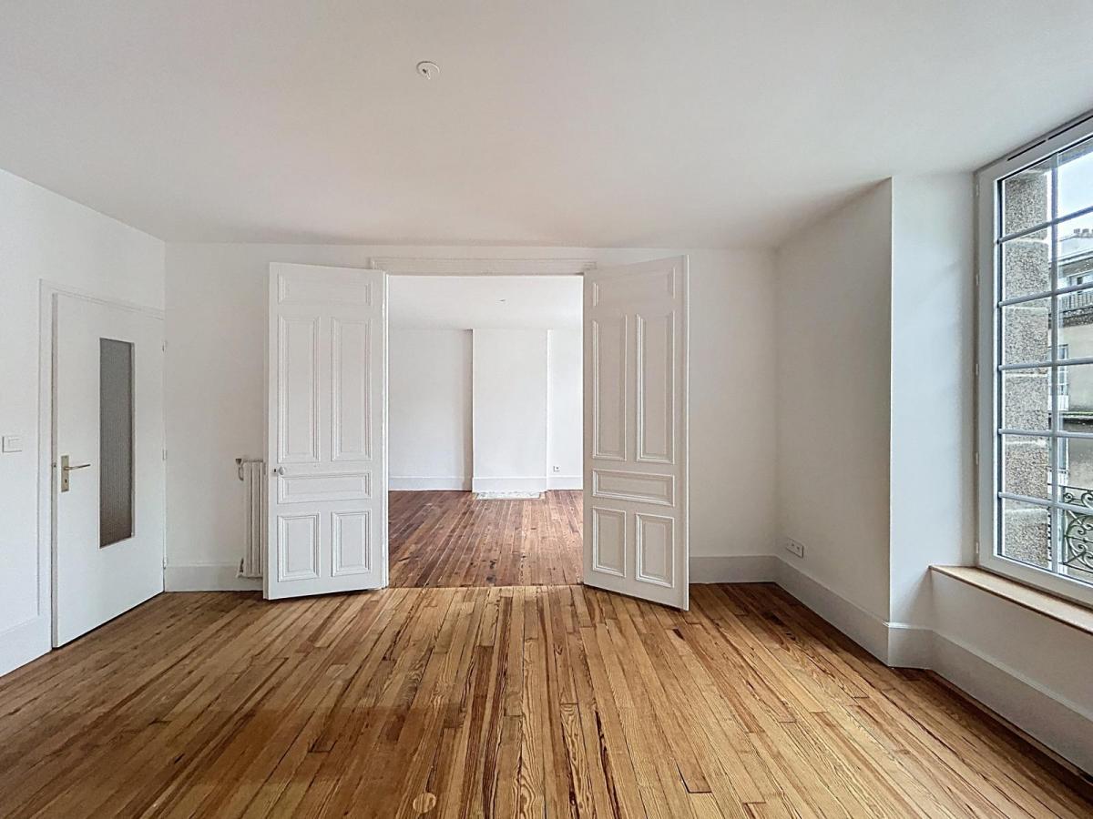 BREST HYPER CENTRE : Charmant appartement T5 de 105m2 dans un immeuble bourgeois