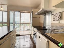 BREST : Bel appartement de 98m² avec 4 chambres, balcon et place de parking 