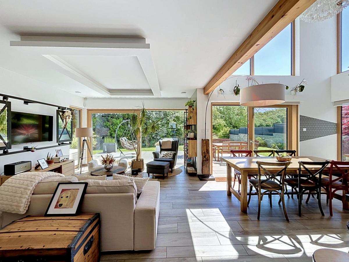 GUILERS : Maison aux lignes contemporaines de 2018 à tendance passive