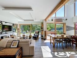 GUILERS : Maison aux lignes contemporaines de 2018 à tendance passive